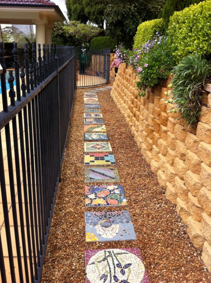 Path from broken tiles