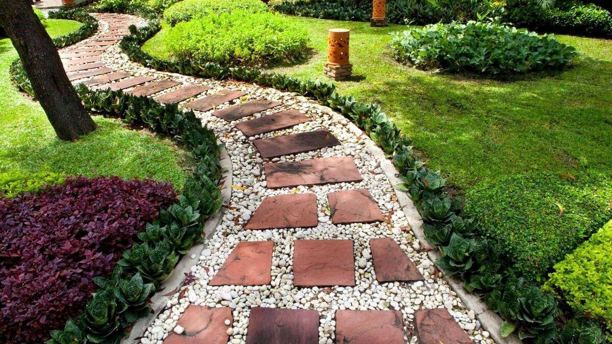 How to beautifully decorate garden paths for a summer residence?