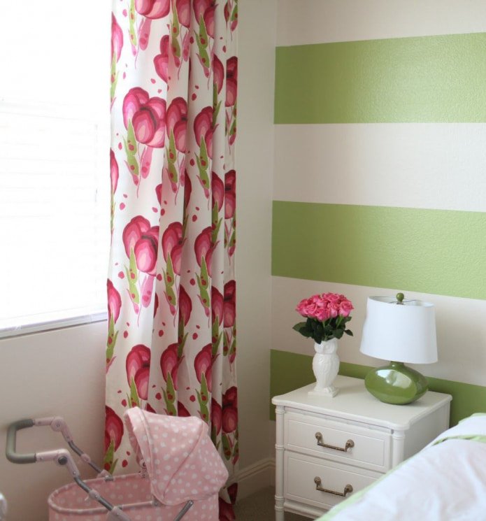 wallpaper and curtain combination