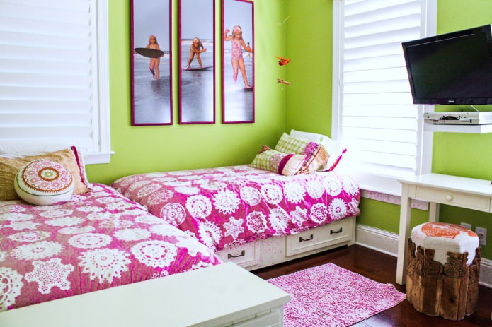 Light green and fuchsia