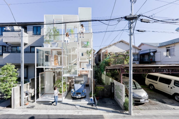 transparent house in Tokyo view from the outside