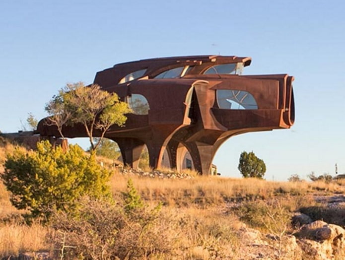 steel house in Texas, view from the outside