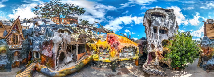 «Crazy» guest house in Vietnam