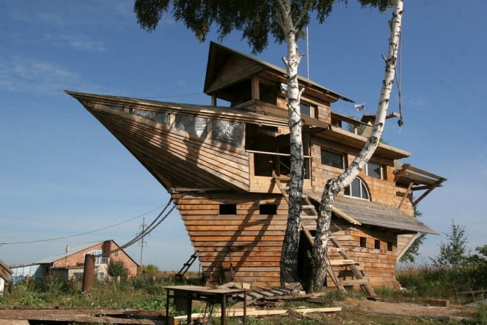 A house-ship from the Kemerovo Region