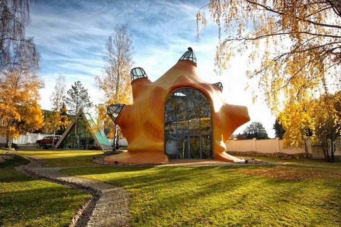 shell house in Sestroretsk view from the outside
