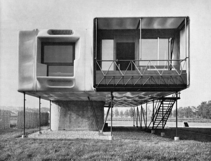 plastic house in Leningrad