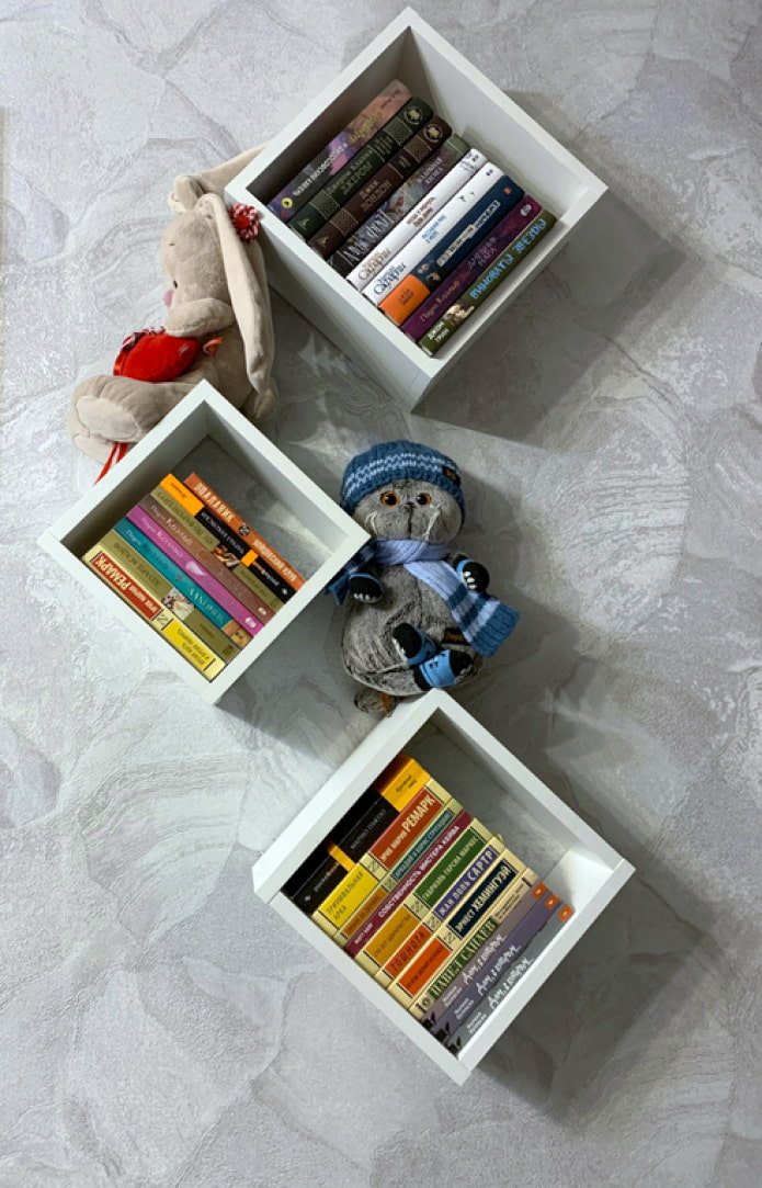 Diagonal shelves
