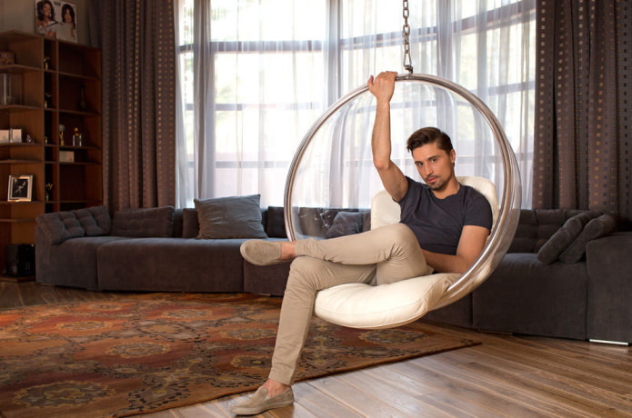 Dima Bilan in the recreation room