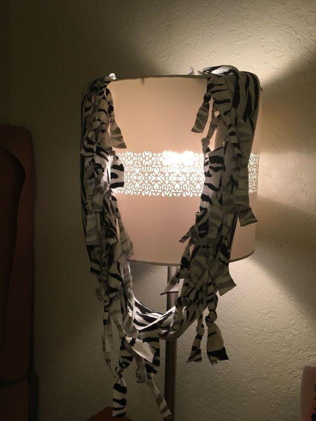 decor on the lampshade