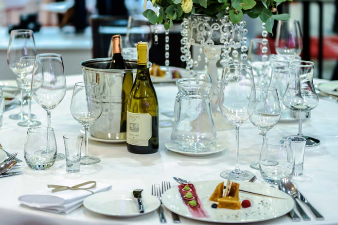 glasses in the table setting