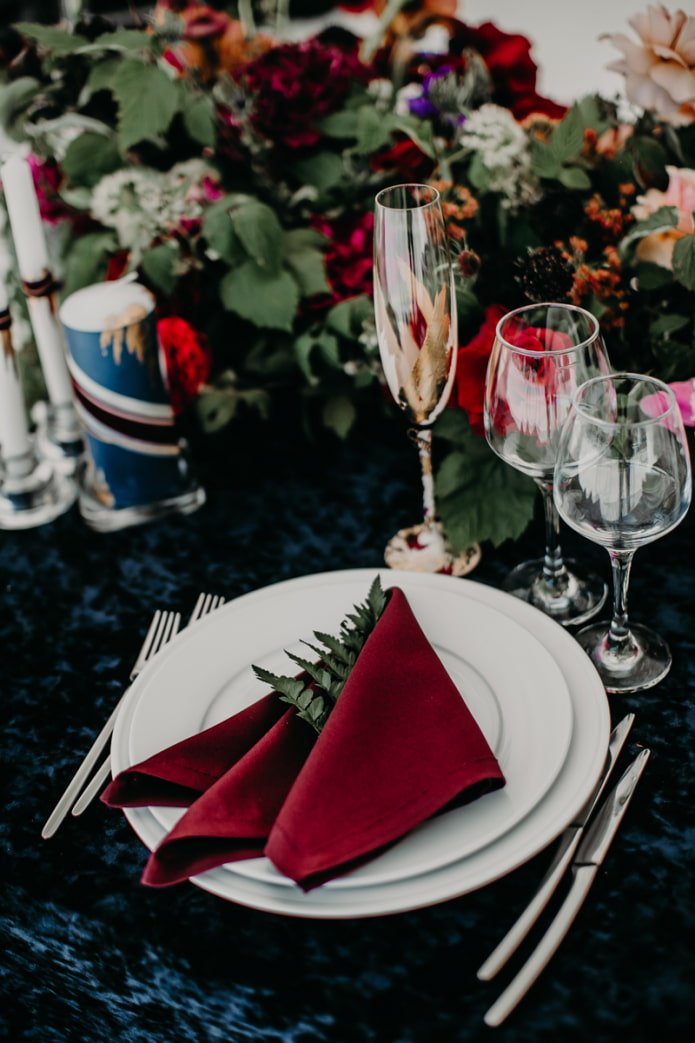 lay a napkin beautifully