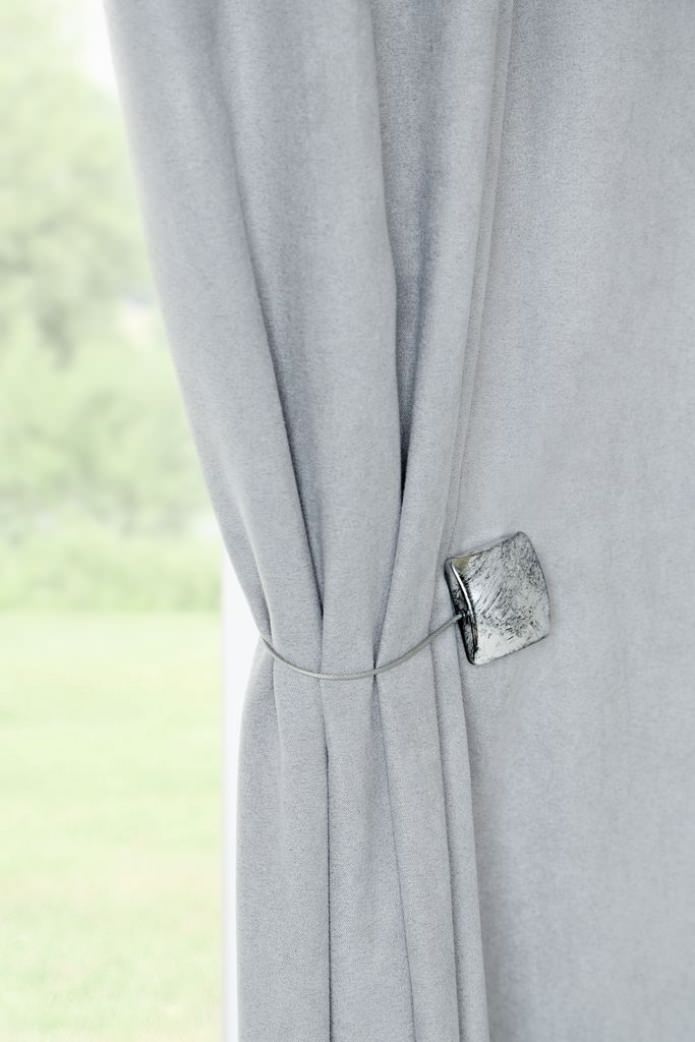 Curtain clip