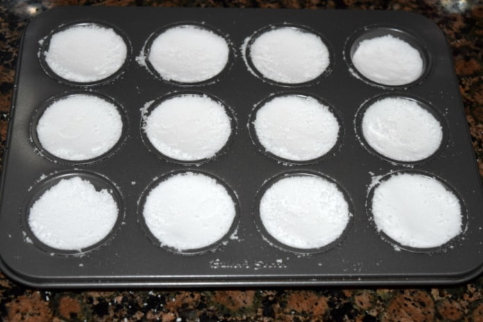 Ball mold