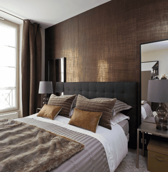 silk wallpaper in the bedroom interior