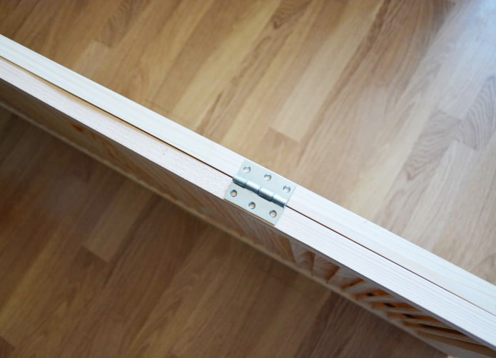 Trying on hinges