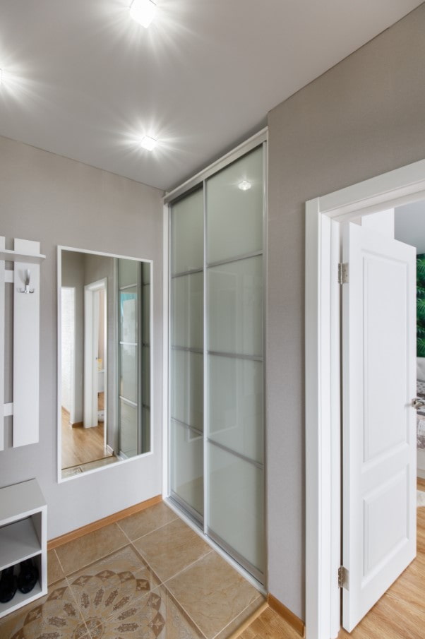wardrobe in a niche in the hallway