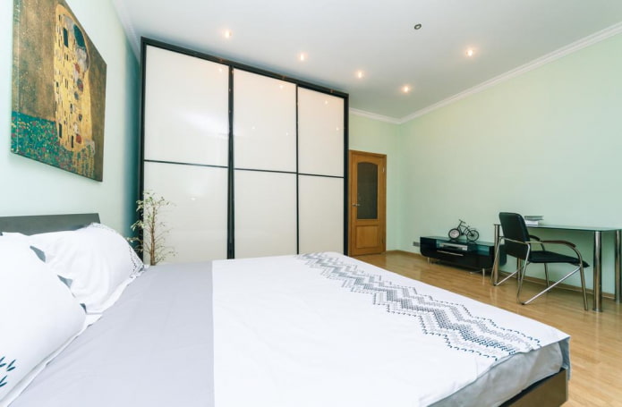 zoning with a sliding wardrobe in the interior