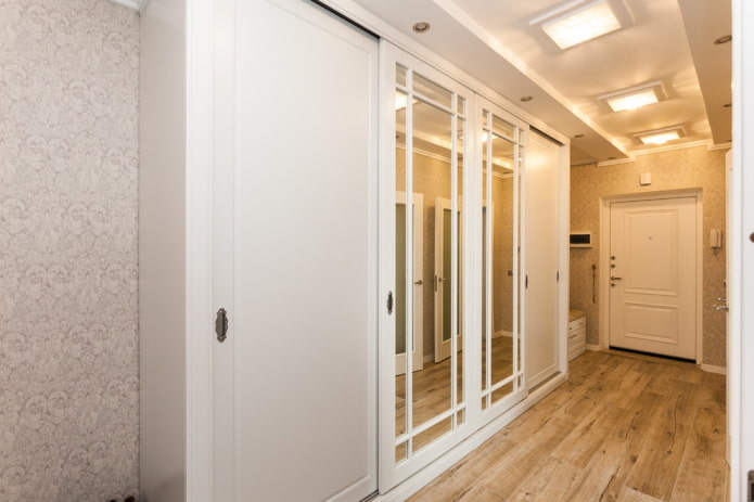 Mirror Wardrobe in the Hallway