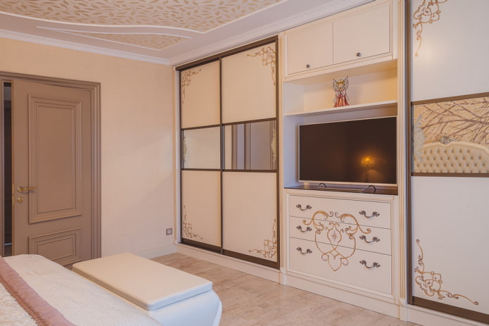 Combined cabinet with chest of drawers