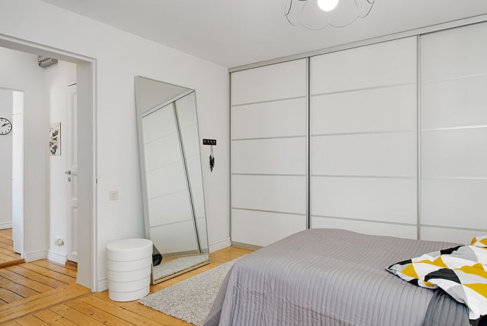 A laconic wardrobe in Scandinavian style