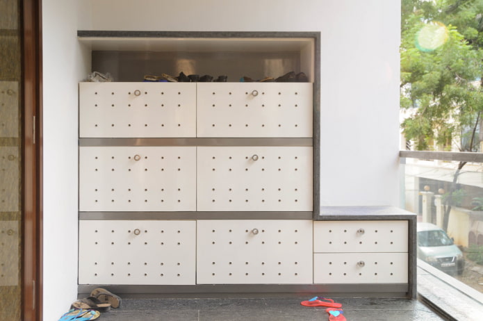 Large shoe cabinet