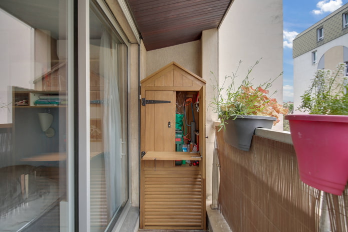 Workshop house on the balcony