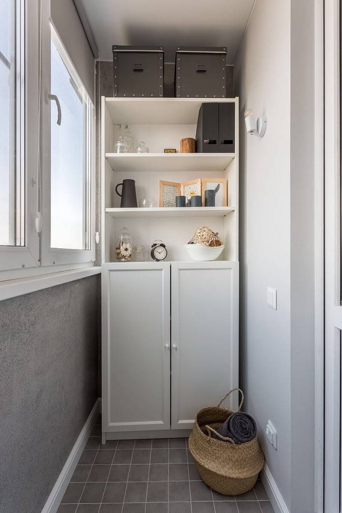 wardrobe with open shelves