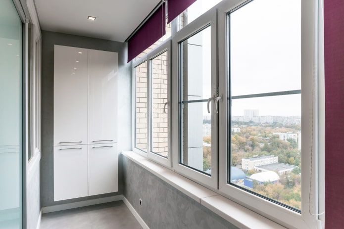 Wall-mounted wardrobe