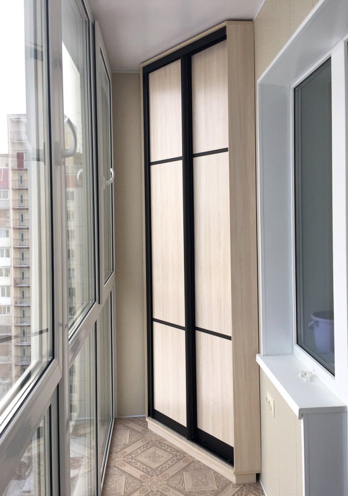 Triangular Wardrobe