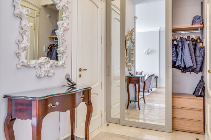 filling of a sliding wardrobe in the interior of a hallway