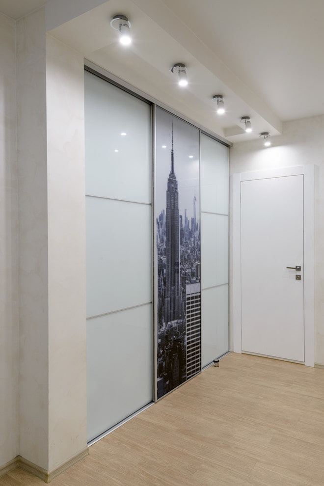design of cabinets in the interior of the hallway