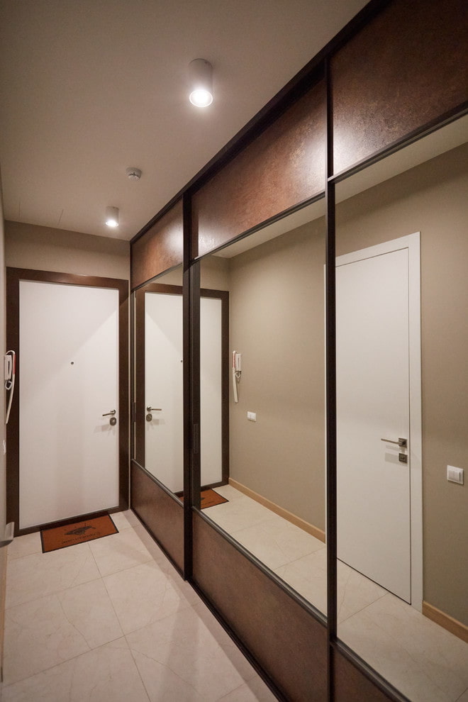 design cabinets in the interior of the hallway