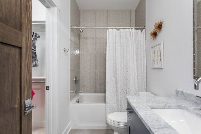 Bathroom curtain