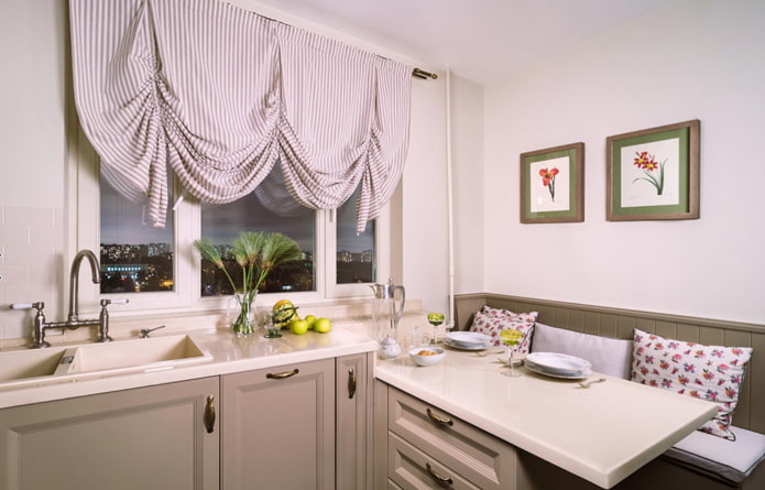 Austrian curtains in the kitchen