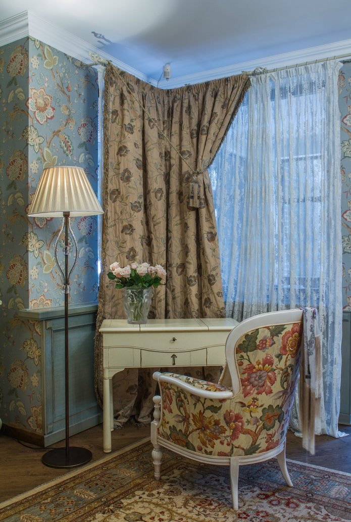 tulle and curtain
