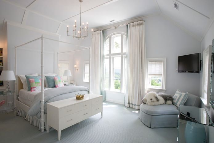 curtains on an arched window in the bedroom