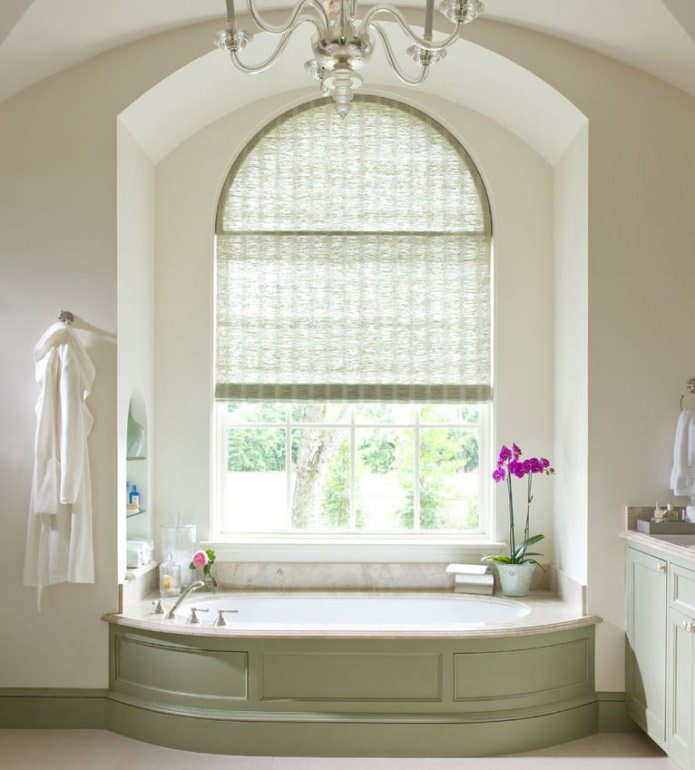 arched window in the bathroom