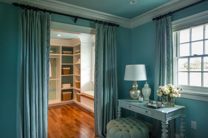 curtains with a cornice on the door in the interior