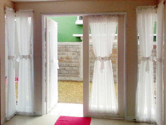 hourglass curtains on the door in the interior