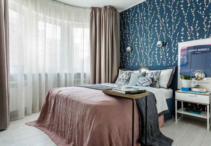 curtains on the bay window in the bedroom
