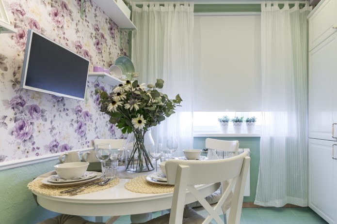 combination of tulle and roller blind