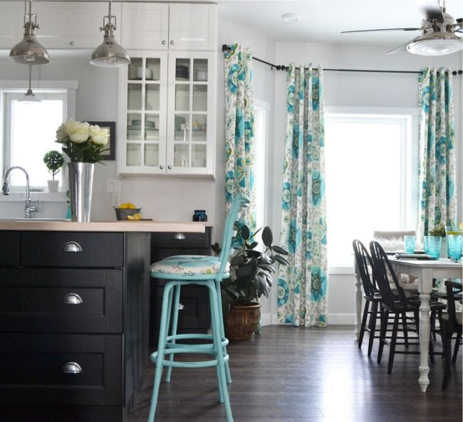 curtains in the kitchen
