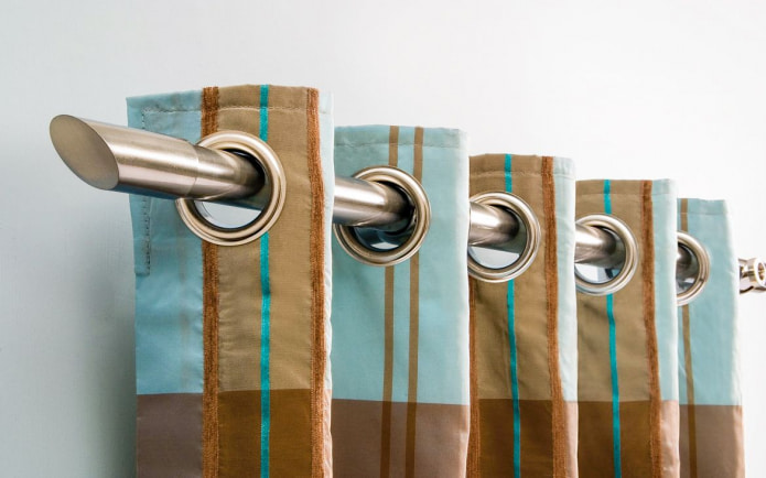 curtain on eyelets