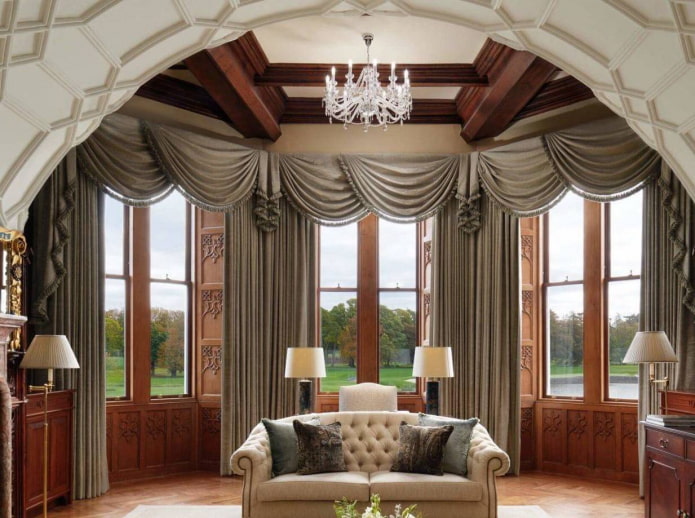 lambrequin in the interior 