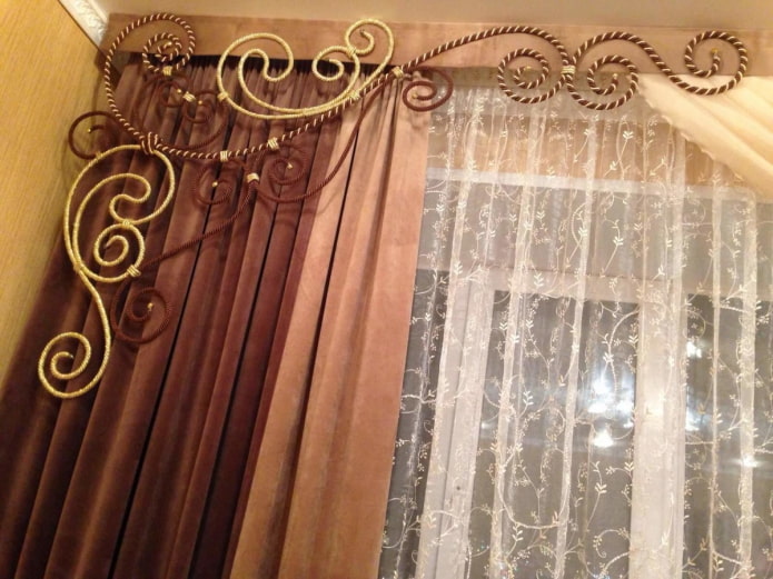 lambrequin made of cords