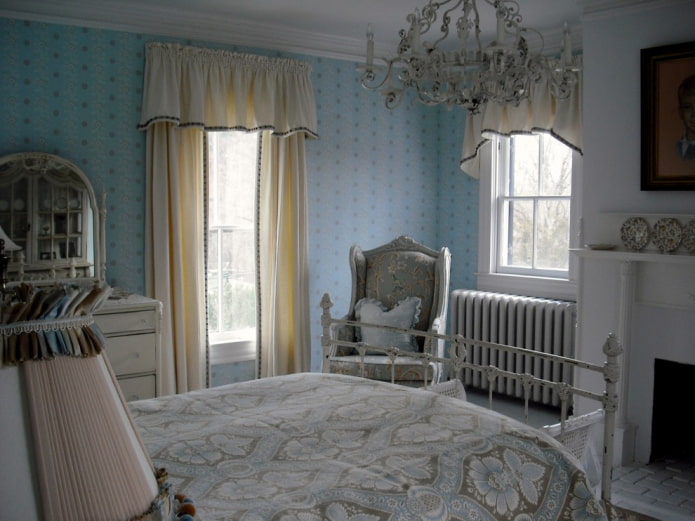 simple lambrequins in the bedroom interior