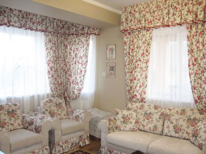 curtains with lambrequins in the Provence style