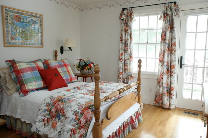 curtains with floral print in the bedroom