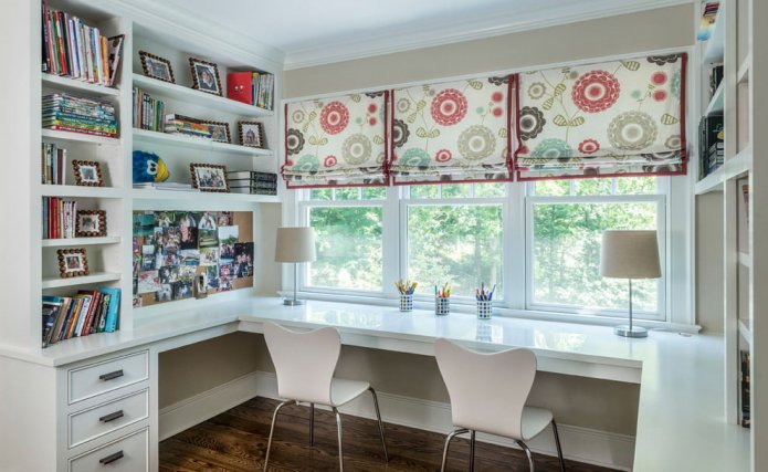 Roman blind in the children's room
