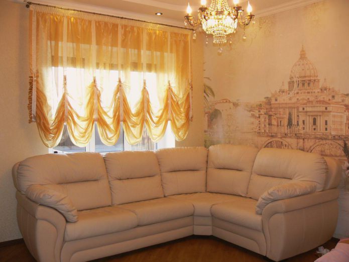 Short curtains in the living room